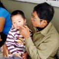 Làm mẹ - Viện mắt chật kín trẻ đau mắt đỏ