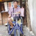 Tin tức - Chồng ngồi xe lăn bán vé số nuôi vợ bị ung thư