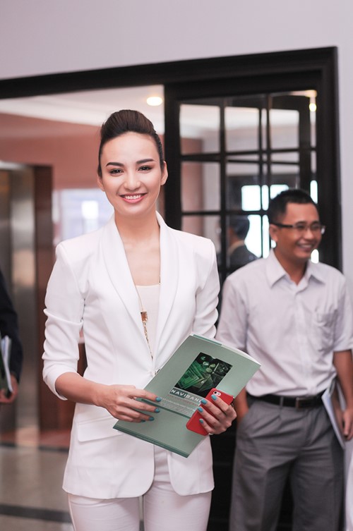 HH Ngọc Diễm lên chức sau tin đồn lấy chồng - 1