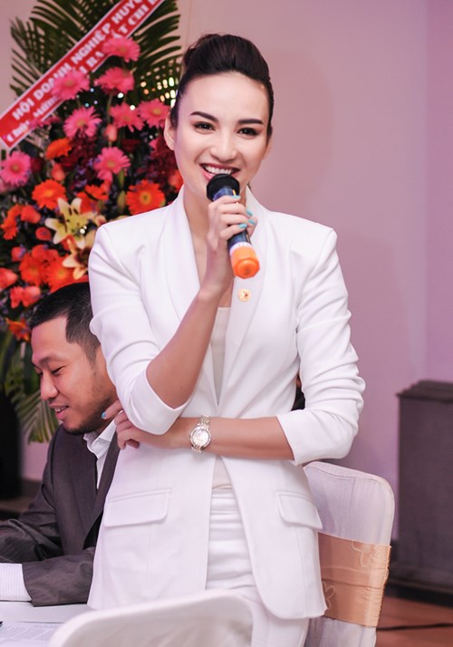 HH Ngọc Diễm lên chức sau tin đồn lấy chồng - 6