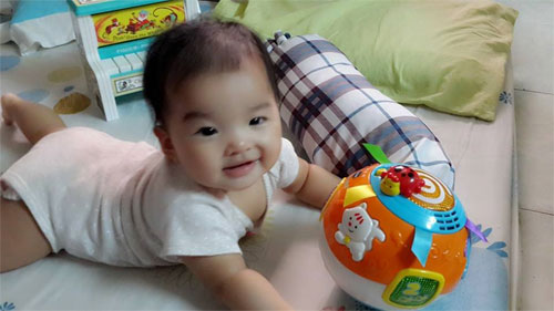 Chị em Angela Phương Trinh gợi cảm trong phòng ngủ - 7