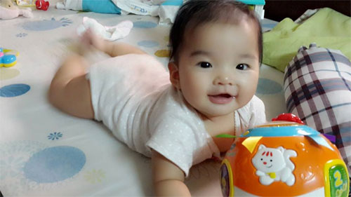 Chị em Angela Phương Trinh gợi cảm trong phòng ngủ - 8