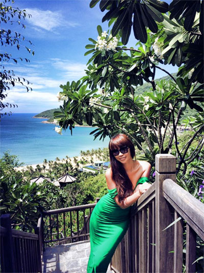 Chị em Angela Phương Trinh gợi cảm trong phòng ngủ - 11