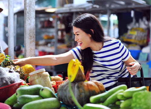 Đàm Vĩnh Hưng dạy quot;con gáiquot; xinh đẹp nấu ăn - 4