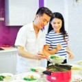 Làng sao - Đàm Vĩnh Hưng dạy "con gái" xinh đẹp nấu ăn
