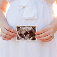 Thai 36 tuần nặng 2,4kg, giúp em với?