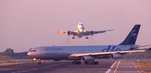 Thót tim Boeing và Airbus suýt đâm nhau - 1