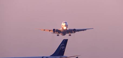 Thót tim Boeing và Airbus suýt đâm nhau - 2