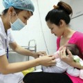 Làm mẹ - Phụ huynh "sốt vó" vì cháy vắc-xin dịch vụ