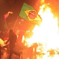 Toàn cảnh Brazil tê liệt vì bạo loạn sau trận thua thế kỷ