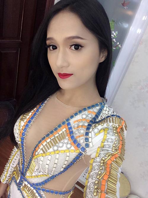 Vòng 2 siêu phẳng mịn của Hương Giang idol - 15
