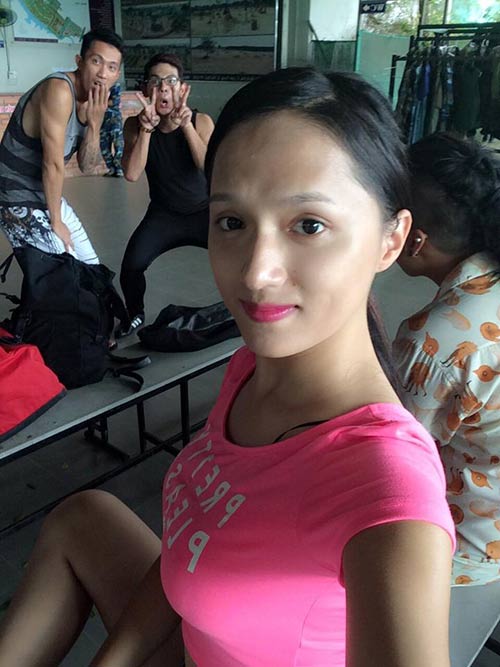 Vòng 2 siêu phẳng mịn của Hương Giang idol - 1