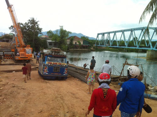 Thi thể cụ ông nhặt ve chai nổi trên sông - 1