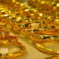 Mua sắm - Giá cả - Vàng giằng co quanh 37 triệu, USD rớt thảm hại
