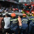 Tin tức - Cháy cửa hàng, dân giúp công an kéo ô tô chạy lửa