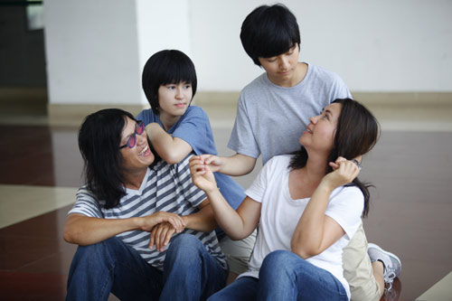 Ngọc Lễ lãng mạn hôn lên má Phương Thảo - 6