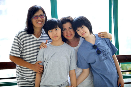 Ngọc Lễ lãng mạn hôn lên má Phương Thảo - 2