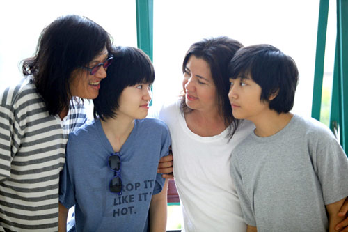 Ngọc Lễ lãng mạn hôn lên má Phương Thảo - 1