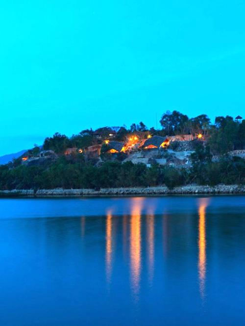 Khách sạn với hồ bơi lưng trời ấn tượng ở Nha Trang - 1