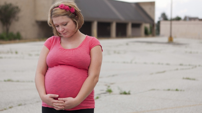 Giảm cân sau sinh

59% mẹ bầu sợ điều này

Thực tế: Đây là một trong những mối lo ngại của nhiều chị em trước và trong khi mang thai, sự thật là 41% phụ nữ tăng cân quá mức trong quá trình mang thai tuy nhiên việc lấy lại vóc dáng sau sinh không thực sự khó khăn. Các chuyên gia khuyên rằng, những bà mẹ sau sinh nên thực hành tập thể dục, đặc biệt là cho con bú cũng giúp họ giảm cân hiệu quả.
