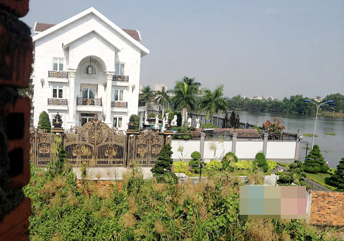 Biệt thự nhà chồng Hà Tăng lên sóng truyền hình - 2