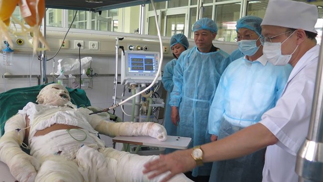 Chưa thể tiên lượng sức khỏe 3 chiến sĩ vụ trực thăng rơi - 1