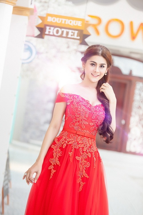 Lâm Chi Khanh được mệnh danh quot;nữ hoàng váy cướiquot; - 9