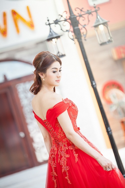 Lâm Chi Khanh được mệnh danh quot;nữ hoàng váy cướiquot; - 6