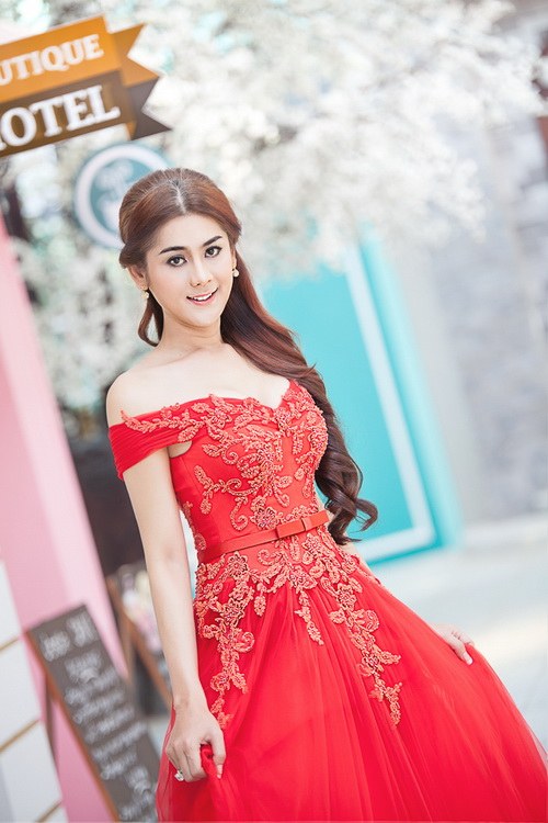 Lâm Chi Khanh được mệnh danh quot;nữ hoàng váy cướiquot; - 4