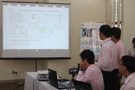 Sách giáo khoa điện tử cho bé tiểu học gây tranh cãi - 1