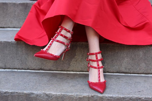 3 mỹ nhân Việt đụng giày hot của Valentino - 11