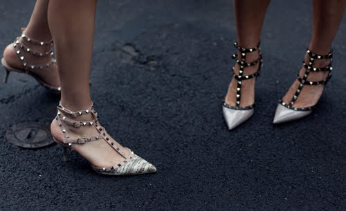 3 mỹ nhân Việt đụng giày hot của Valentino - 16