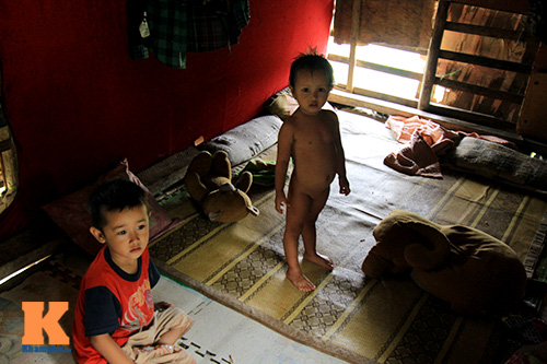 Làng vạn chài bên sông Hồng chống lũ - 15