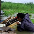Tin tức - Làng vạn chài bên sông Hồng chống lũ