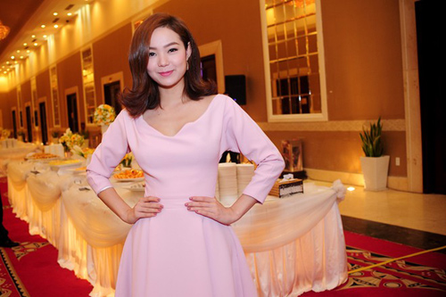 Hà Hồ mặc áo xuyên thấu đọ sắc Minh Hằng, Vân Ngô - 7
