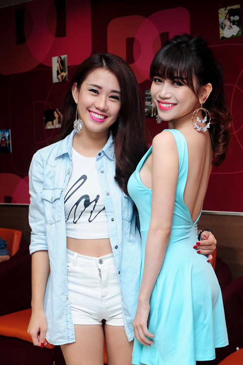 Hai hot girl phim 18+ gợi cảm trong tiệc sinh nhật - 10