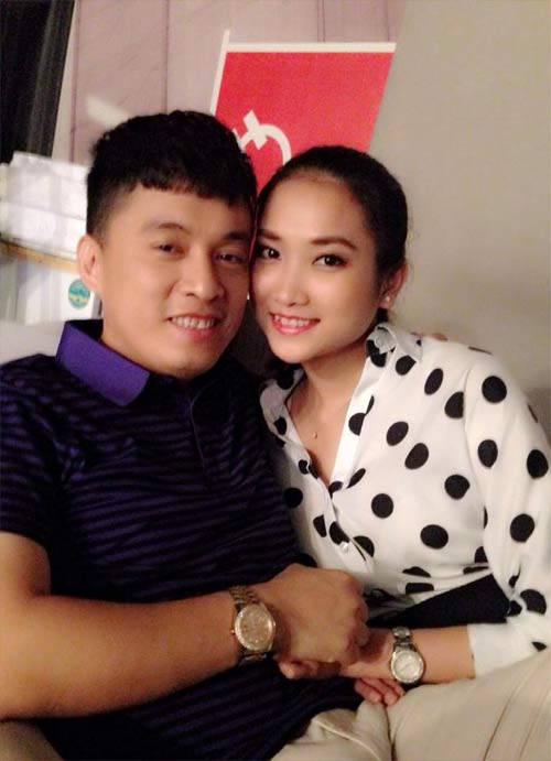 Huy Khánh hôn vợ say đắm giữa bãi biển - 19