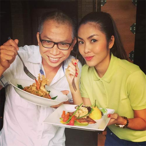 Huy Khánh hôn vợ say đắm giữa bãi biển - 4