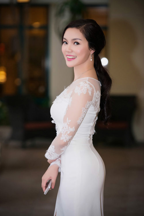Ngọc Anh đẹp kiêu sa, khoe vòng ba gợi cảm - 6
