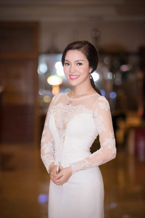 Ngọc Anh đẹp kiêu sa, khoe vòng ba gợi cảm - 7