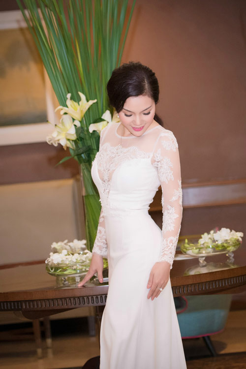 Ngọc Anh đẹp kiêu sa, khoe vòng ba gợi cảm - 4