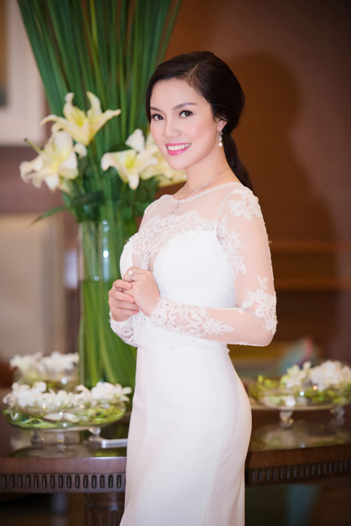 Ngọc Anh đẹp kiêu sa, khoe vòng ba gợi cảm - 2