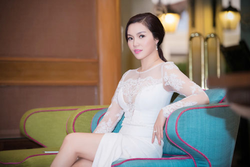 Ngọc Anh đẹp kiêu sa, khoe vòng ba gợi cảm - 8