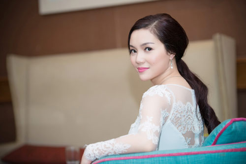 Ngọc Anh đẹp kiêu sa, khoe vòng ba gợi cảm - 10