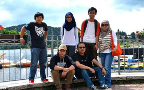 Xót thương những thiên thần nhỏ trên MH17 - 10