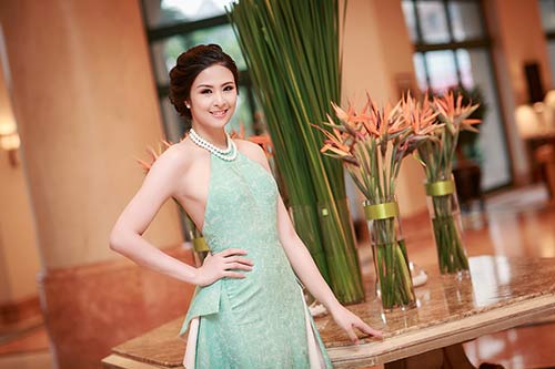 HH Ngọc Hân khoe lưng ong cuốn hút - 2