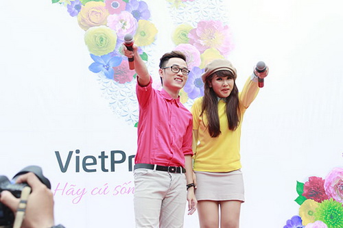 Anh Thúy quot;quậy tưngquot; ủng hộ người đồng tính - 11