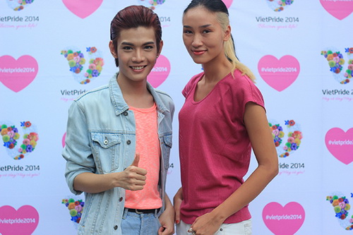 Anh Thúy quot;quậy tưngquot; ủng hộ người đồng tính - 9