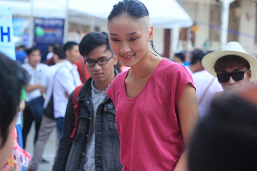 Anh Thúy quot;quậy tưngquot; ủng hộ người đồng tính - 10