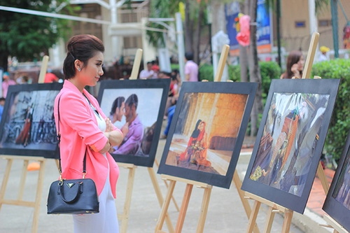 Anh Thúy quot;quậy tưngquot; ủng hộ người đồng tính - 19